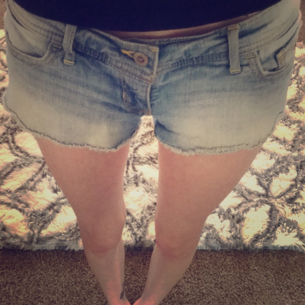 ⚜️Hollister cut off shorts